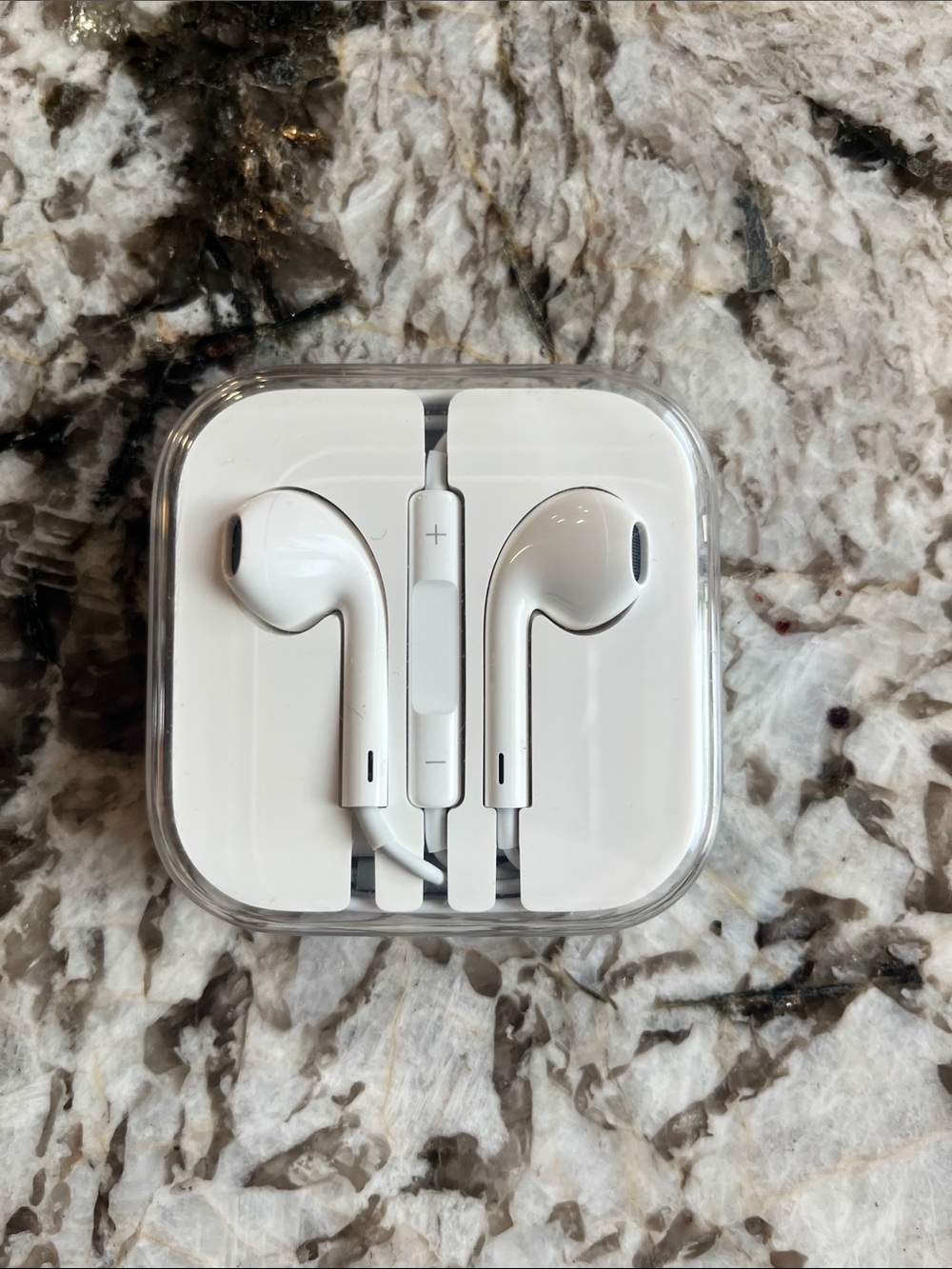Apple White Wired Earbuds with Inline Remote